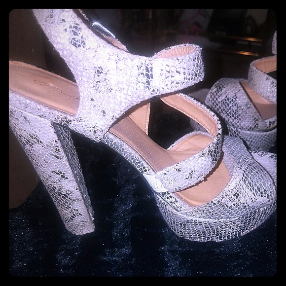 Heels - Picture 1 of 2